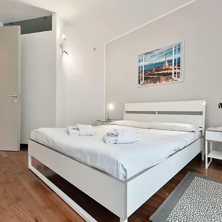 La Salle Exclusive Flat